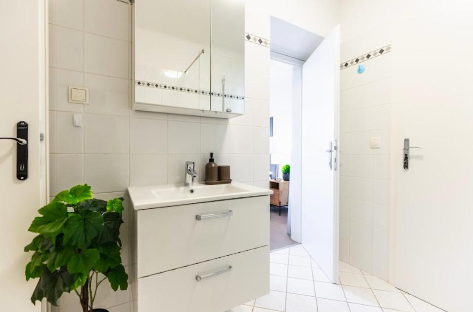 Experience Central Vienna From A Stylish And Modern Apartment エクステリア 写真